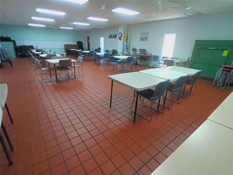 合同活跃: $189,000 (2 贝兹, 2 浴室, 1142 平方英尺)