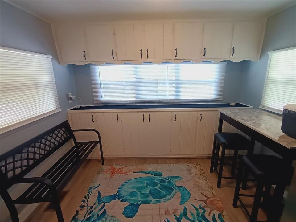 合同活跃: $189,000 (2 贝兹, 2 浴室, 1142 平方英尺)