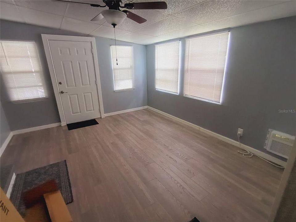 合同活跃: $189,000 (2 贝兹, 2 浴室, 1142 平方英尺)