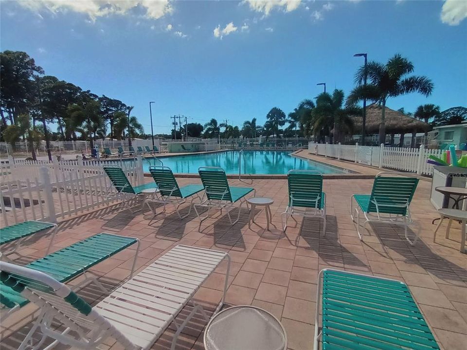 合同活跃: $189,000 (2 贝兹, 2 浴室, 1142 平方英尺)