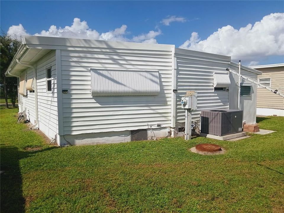 合同活跃: $189,000 (2 贝兹, 2 浴室, 1142 平方英尺)