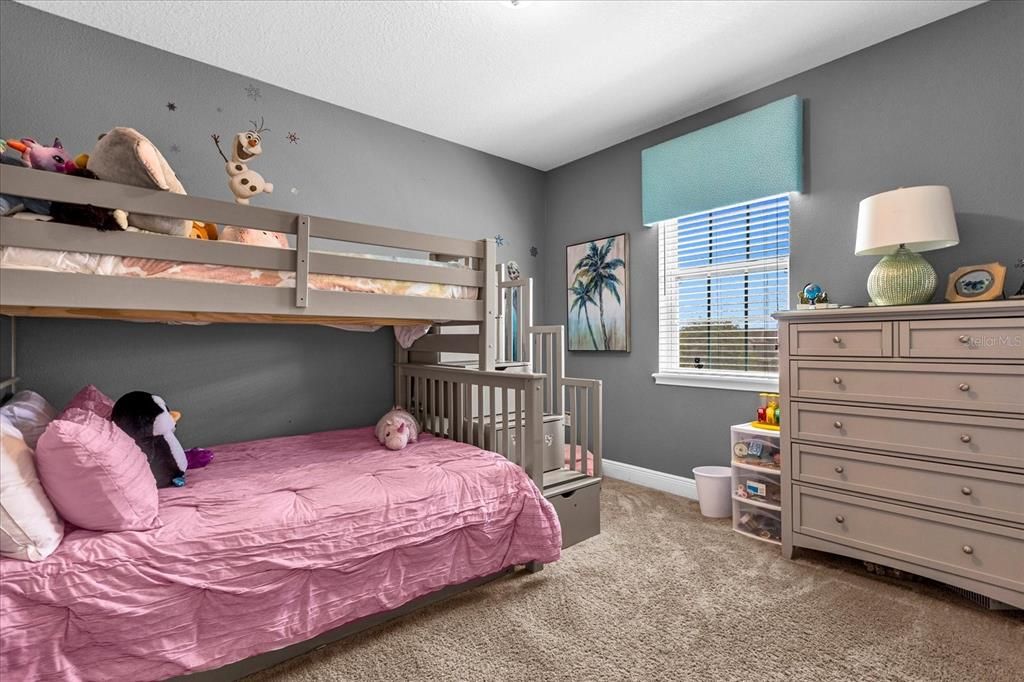 合同活跃: $524,000 (5 贝兹, 5 浴室, 2579 平方英尺)