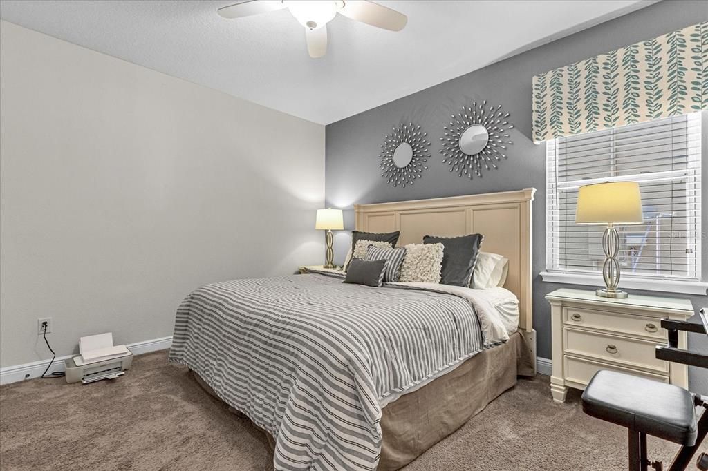 合同活跃: $524,000 (5 贝兹, 5 浴室, 2579 平方英尺)