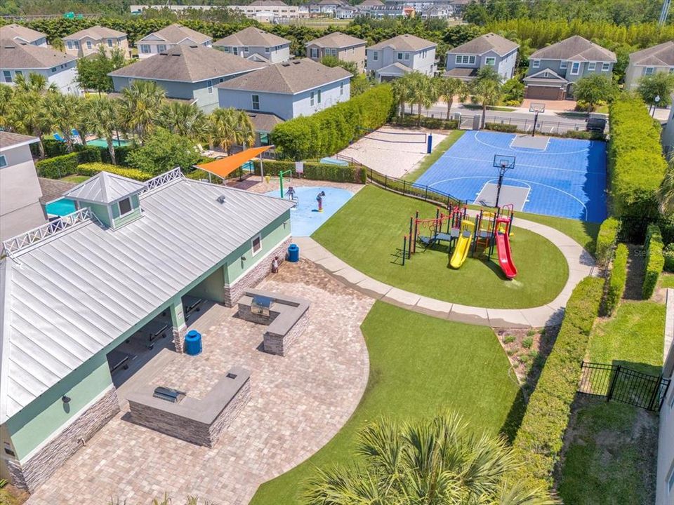 合同活跃: $524,000 (5 贝兹, 5 浴室, 2579 平方英尺)