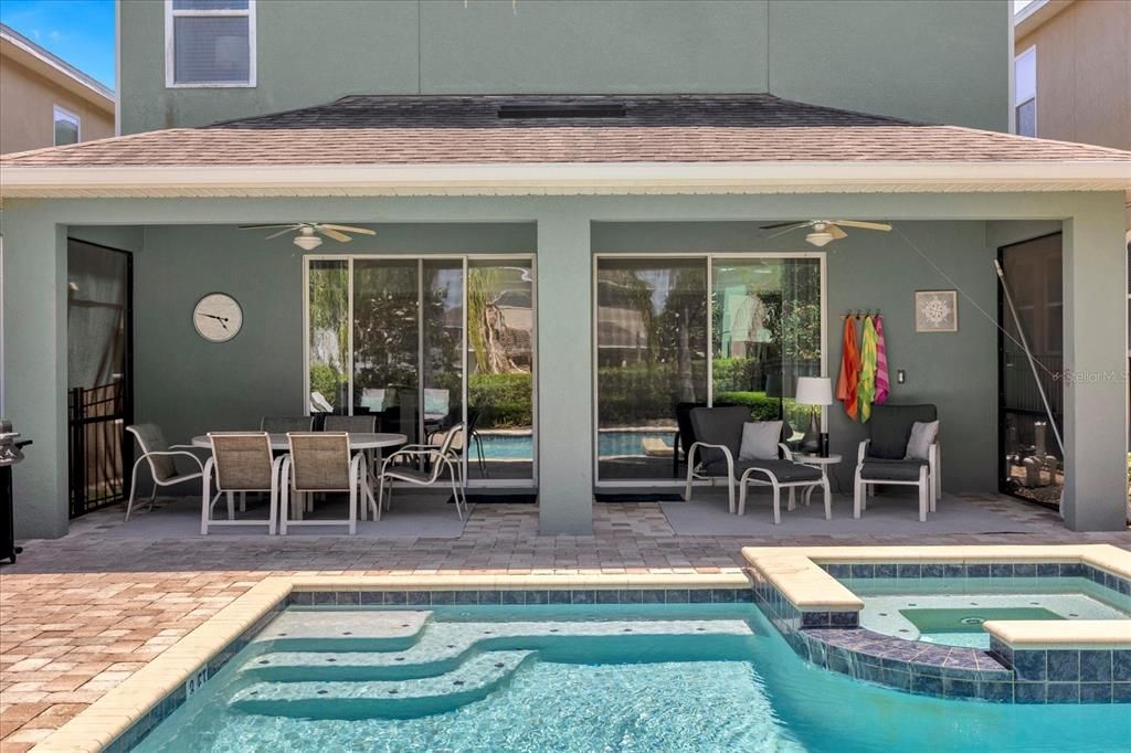 合同活跃: $524,000 (5 贝兹, 5 浴室, 2579 平方英尺)