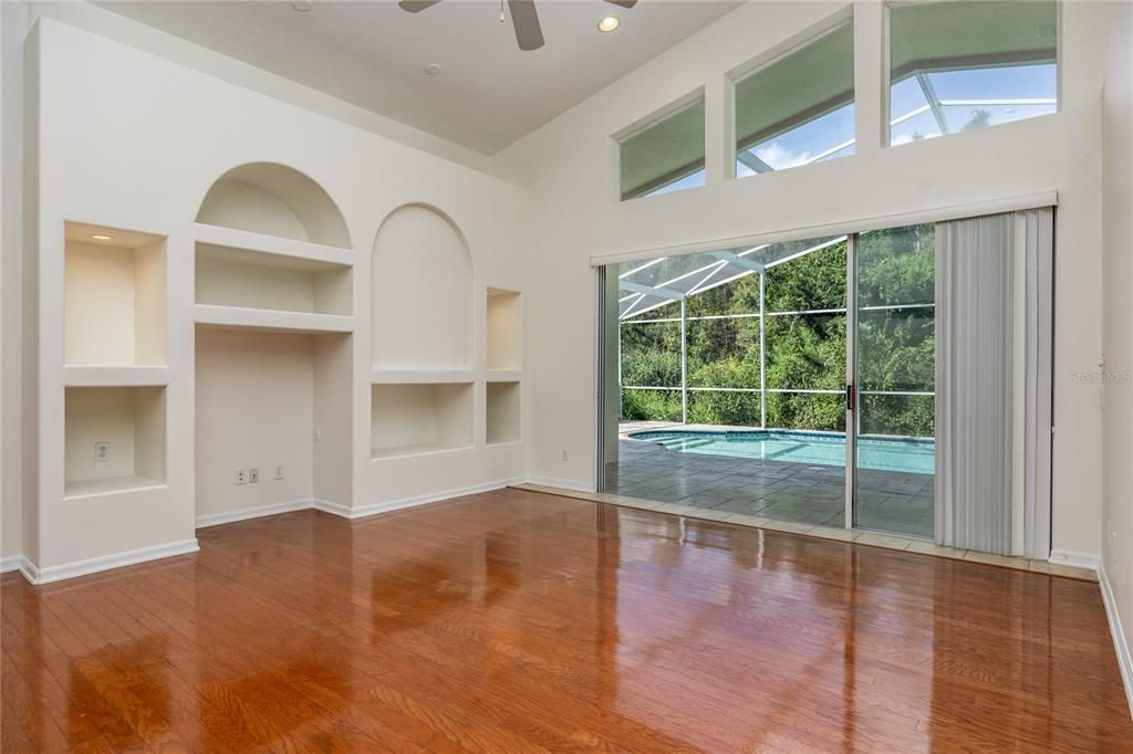 En Venta: $550,000 (4 camas, 3 baños, 2646 Pies cuadrados)