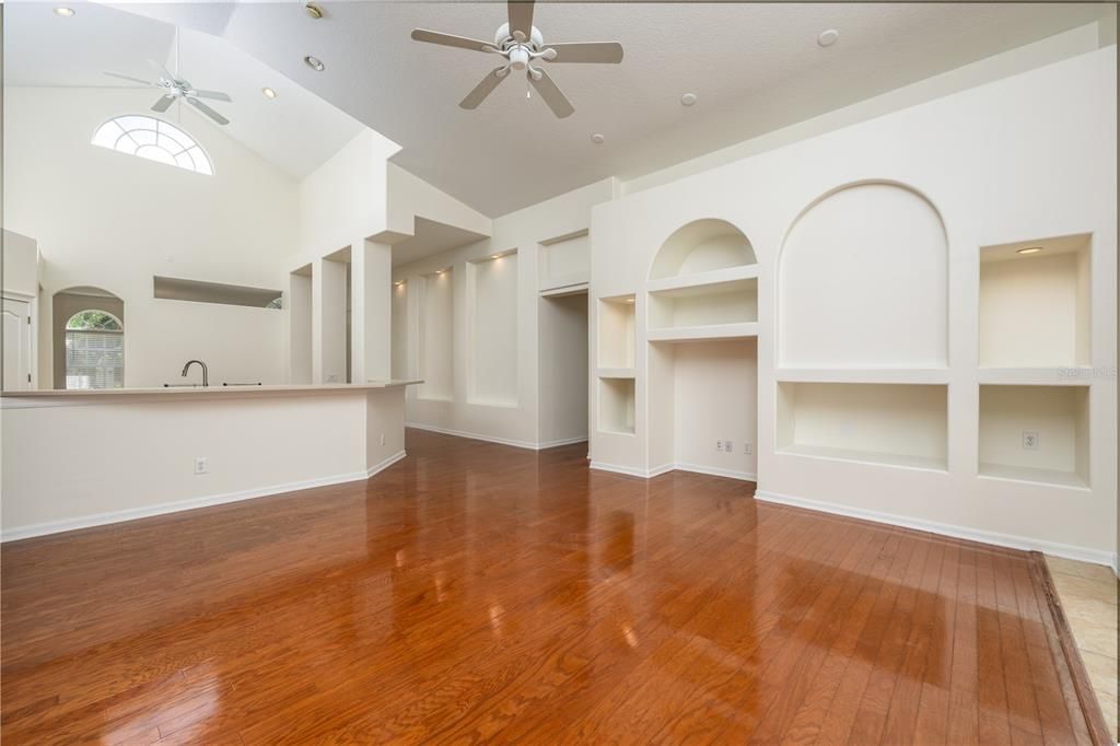 En Venta: $550,000 (4 camas, 3 baños, 2646 Pies cuadrados)