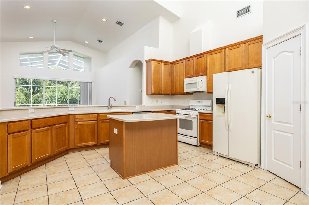 En Venta: $550,000 (4 camas, 3 baños, 2646 Pies cuadrados)