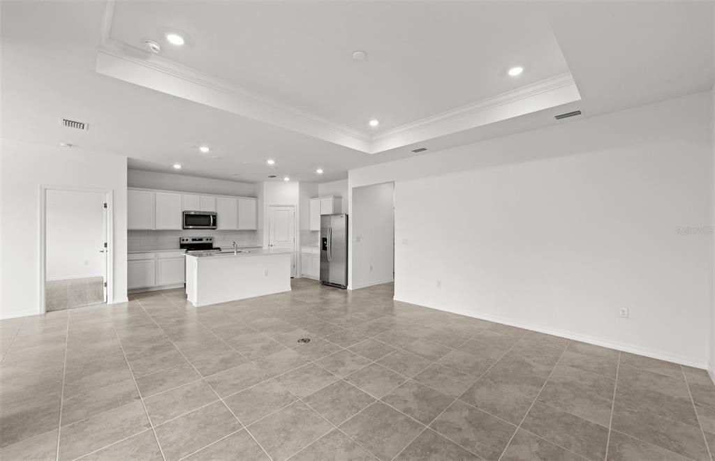 Active With Contract: $339,990 (3 beds, 2 baths, 1662 Square Feet)