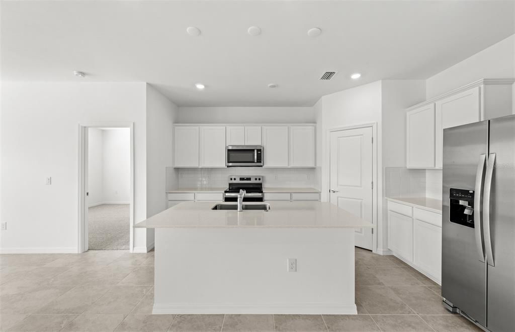 Active With Contract: $339,990 (3 beds, 2 baths, 1662 Square Feet)