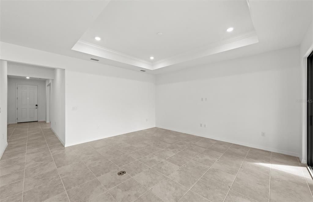 Active With Contract: $339,990 (3 beds, 2 baths, 1662 Square Feet)