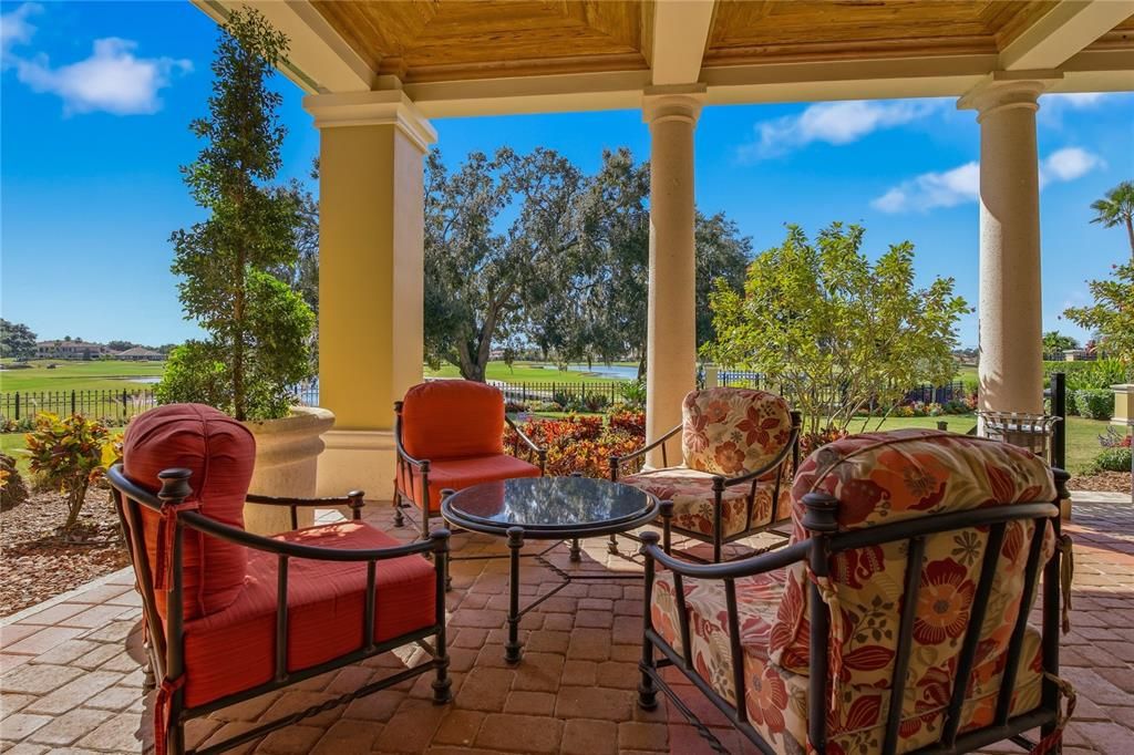 Activo con contrato: $825,000 (4 camas, 4 baños, 3811 Pies cuadrados)