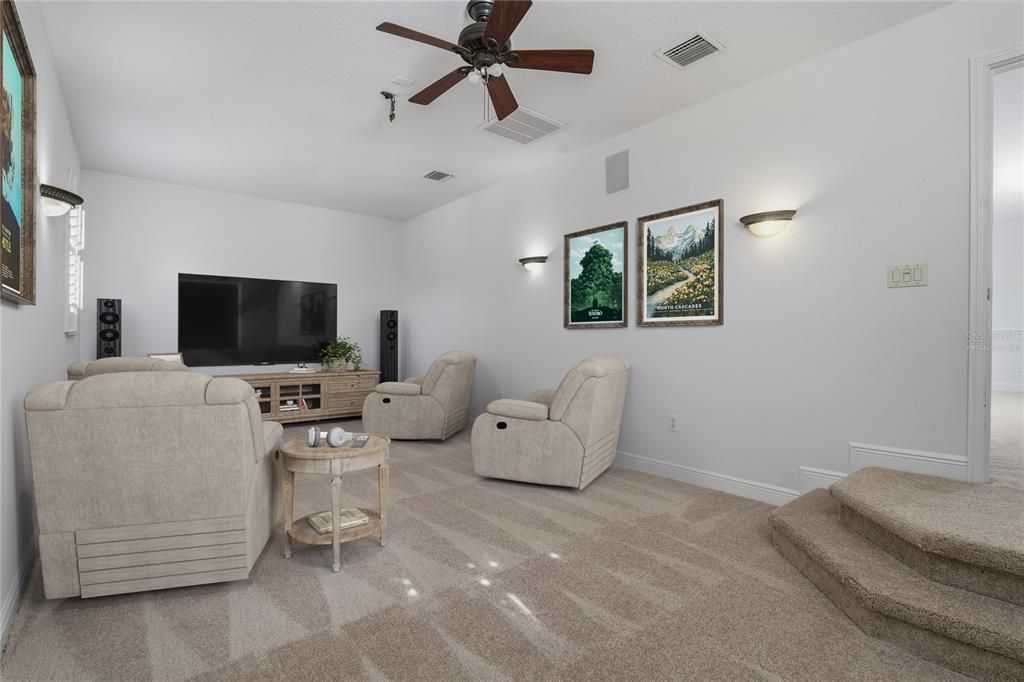 Activo con contrato: $825,000 (4 camas, 4 baños, 3811 Pies cuadrados)