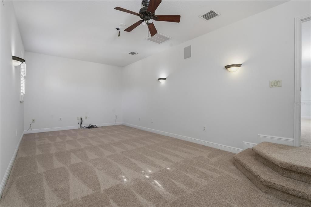 Activo con contrato: $825,000 (4 camas, 4 baños, 3811 Pies cuadrados)