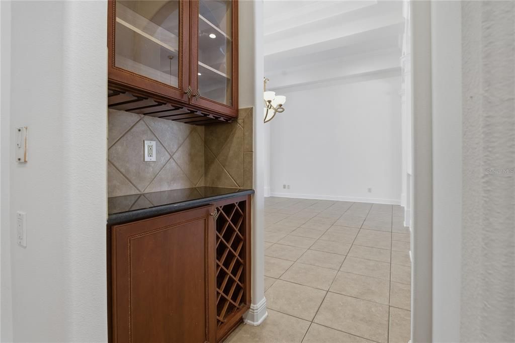 Activo con contrato: $825,000 (4 camas, 4 baños, 3811 Pies cuadrados)