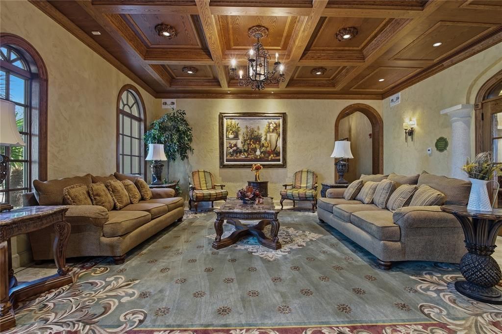 Activo con contrato: $825,000 (4 camas, 4 baños, 3811 Pies cuadrados)