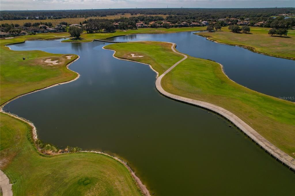 Activo con contrato: $825,000 (4 camas, 4 baños, 3811 Pies cuadrados)