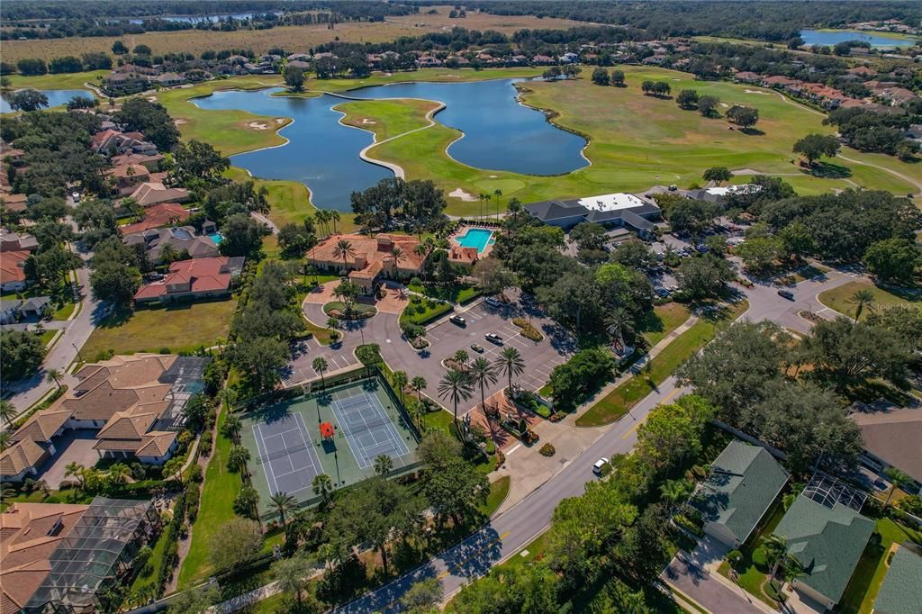 Activo con contrato: $825,000 (4 camas, 4 baños, 3811 Pies cuadrados)