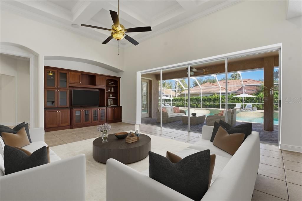 Activo con contrato: $825,000 (4 camas, 4 baños, 3811 Pies cuadrados)