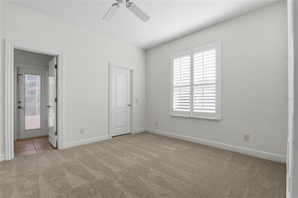 Activo con contrato: $825,000 (4 camas, 4 baños, 3811 Pies cuadrados)