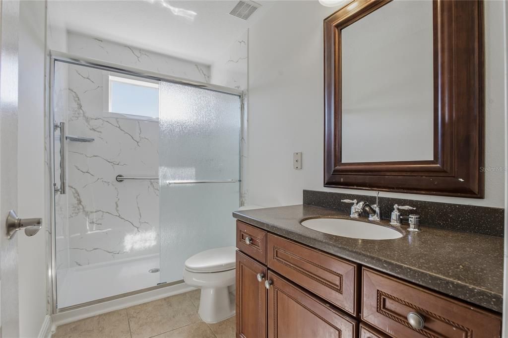 Activo con contrato: $825,000 (4 camas, 4 baños, 3811 Pies cuadrados)