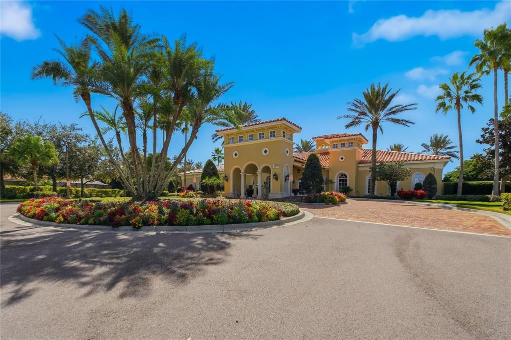 Activo con contrato: $825,000 (4 camas, 4 baños, 3811 Pies cuadrados)