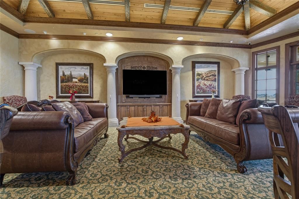 Activo con contrato: $825,000 (4 camas, 4 baños, 3811 Pies cuadrados)