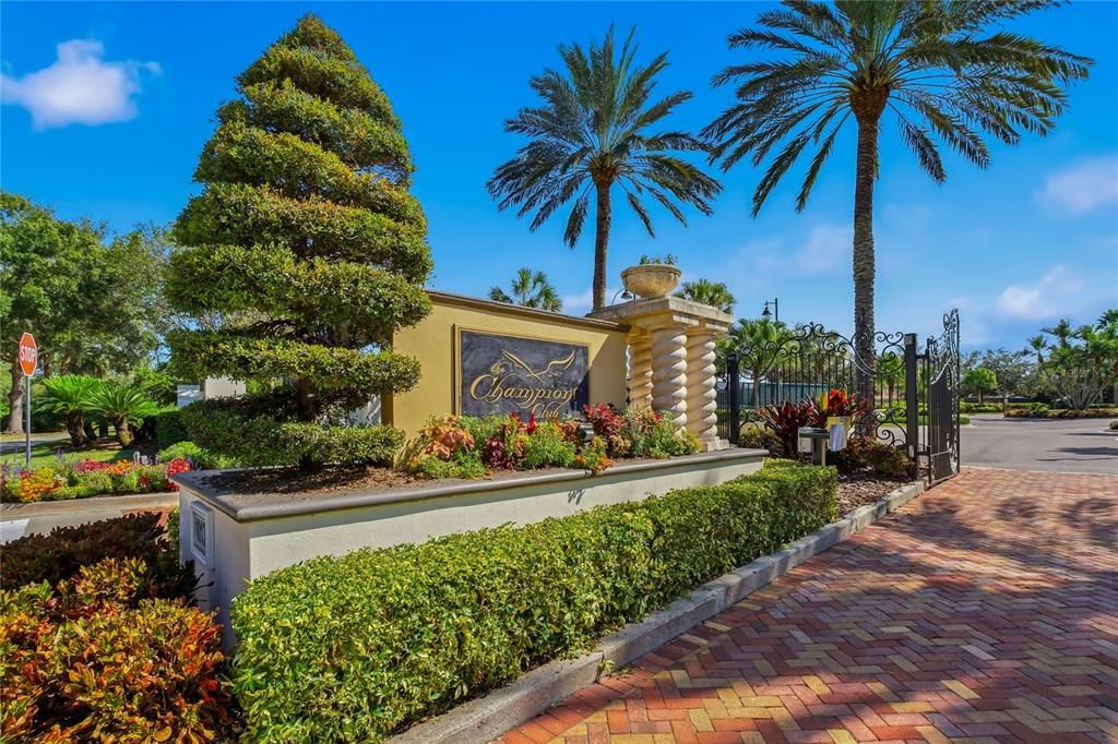 Activo con contrato: $825,000 (4 camas, 4 baños, 3811 Pies cuadrados)