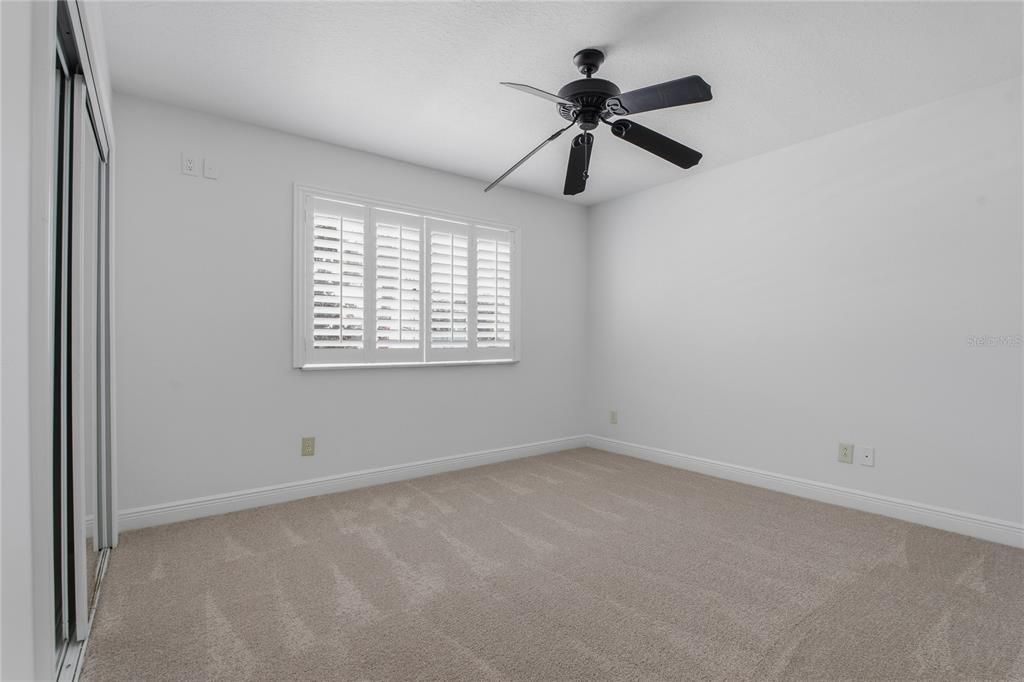 Activo con contrato: $825,000 (4 camas, 4 baños, 3811 Pies cuadrados)