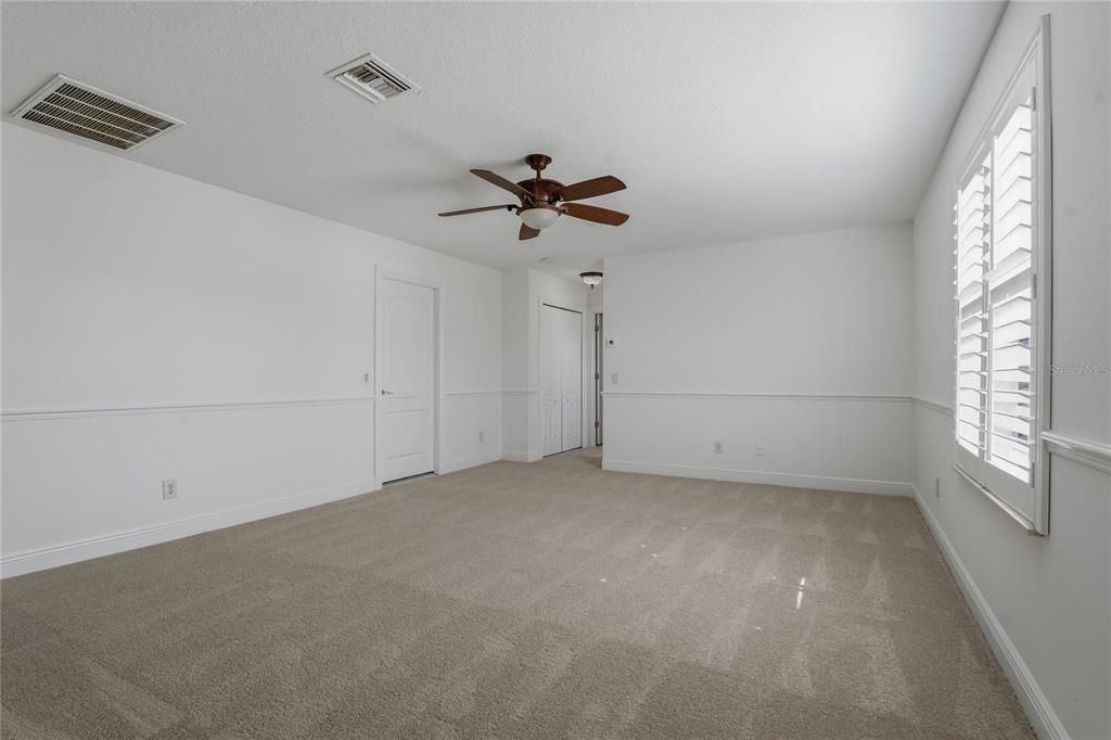 Activo con contrato: $825,000 (4 camas, 4 baños, 3811 Pies cuadrados)