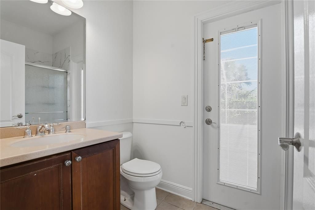 Activo con contrato: $825,000 (4 camas, 4 baños, 3811 Pies cuadrados)