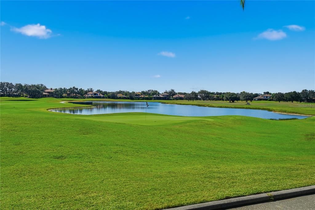 Activo con contrato: $825,000 (4 camas, 4 baños, 3811 Pies cuadrados)