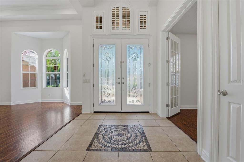 Activo con contrato: $825,000 (4 camas, 4 baños, 3811 Pies cuadrados)