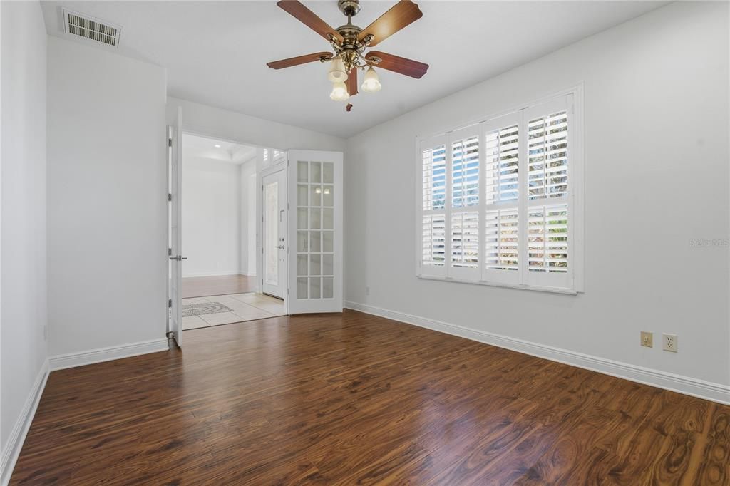 Activo con contrato: $825,000 (4 camas, 4 baños, 3811 Pies cuadrados)