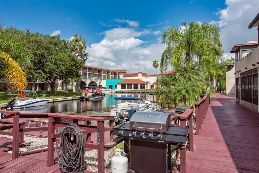 For Sale: $195,000 (2 beds, 2 baths, 975 Square Feet)