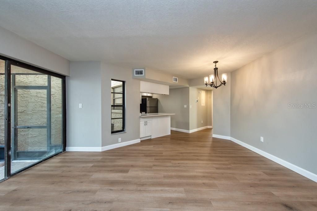For Sale: $195,000 (2 beds, 2 baths, 975 Square Feet)