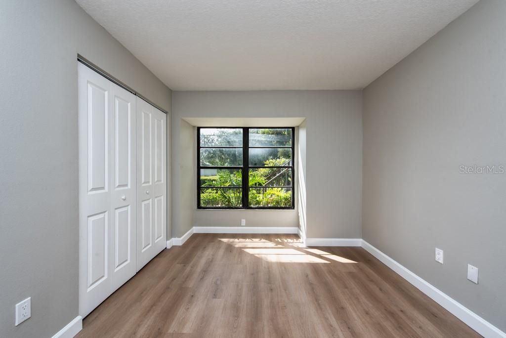 For Sale: $195,000 (2 beds, 2 baths, 975 Square Feet)