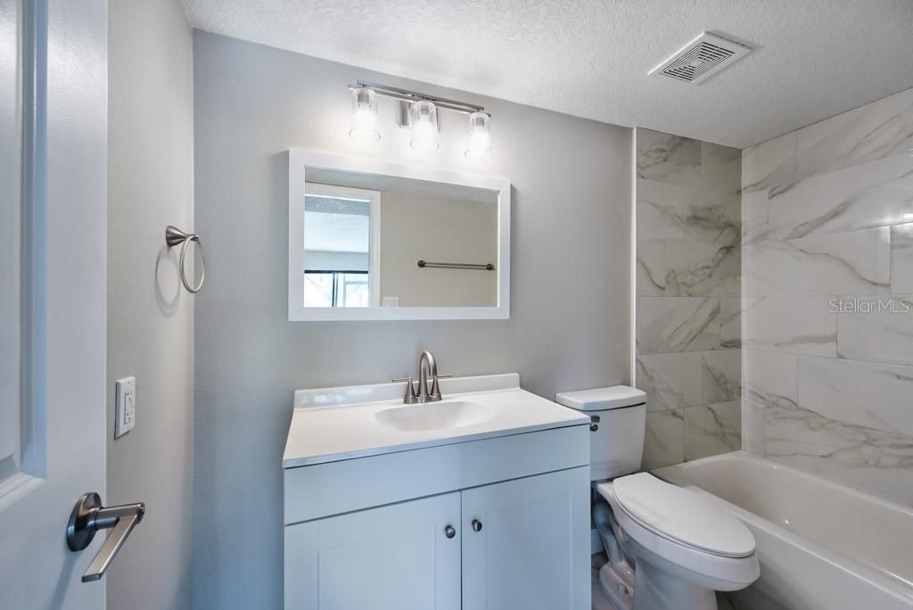 For Sale: $195,000 (2 beds, 2 baths, 975 Square Feet)