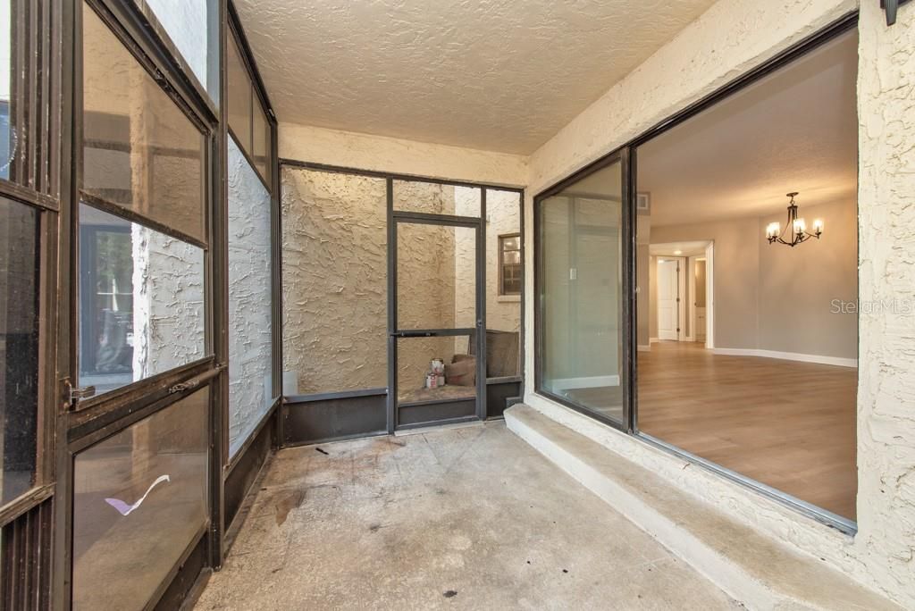 For Sale: $195,000 (2 beds, 2 baths, 975 Square Feet)