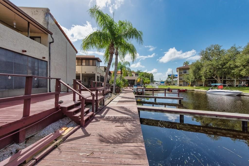 For Sale: $195,000 (2 beds, 2 baths, 975 Square Feet)