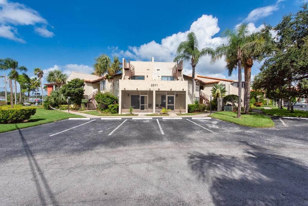 For Sale: $195,000 (2 beds, 2 baths, 975 Square Feet)