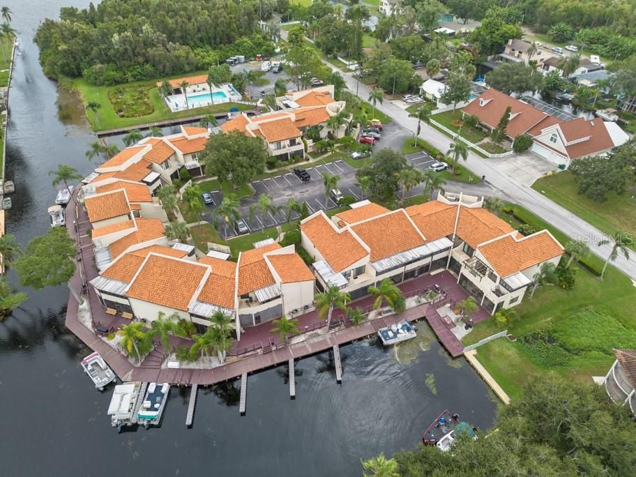 For Sale: $195,000 (2 beds, 2 baths, 975 Square Feet)