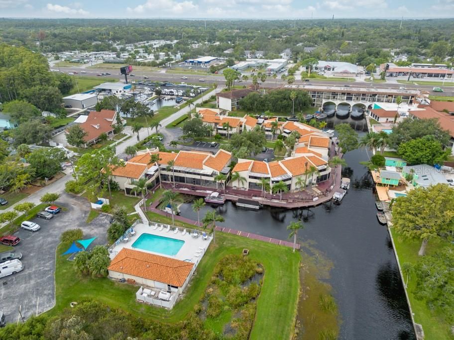 For Sale: $195,000 (2 beds, 2 baths, 975 Square Feet)