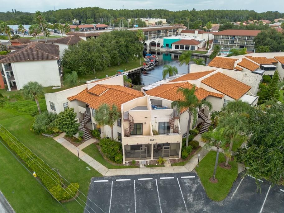 For Sale: $195,000 (2 beds, 2 baths, 975 Square Feet)