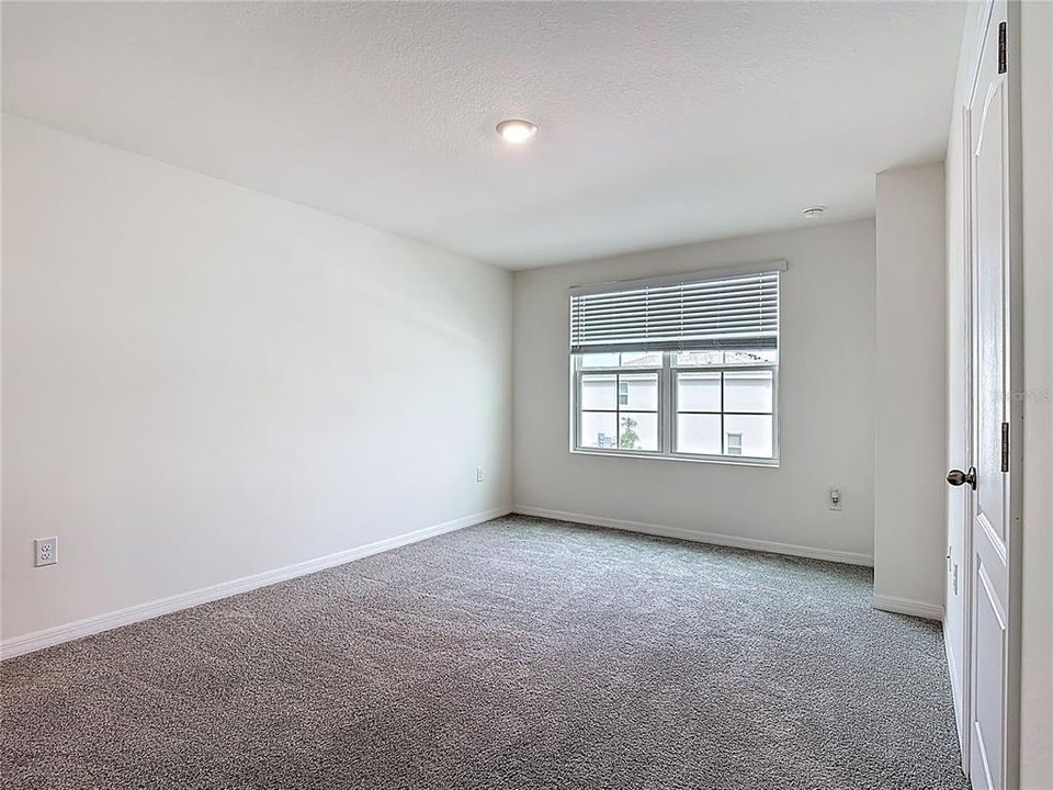 For Rent: $1,900 (3 beds, 2 baths, 1452 Square Feet)