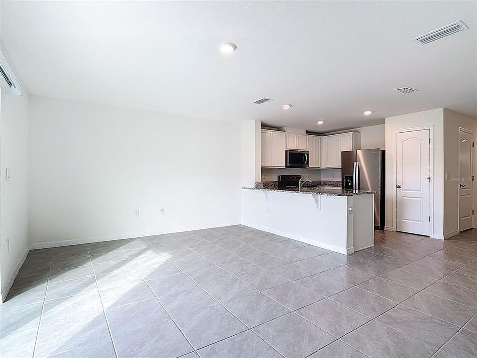 For Rent: $1,900 (3 beds, 2 baths, 1452 Square Feet)