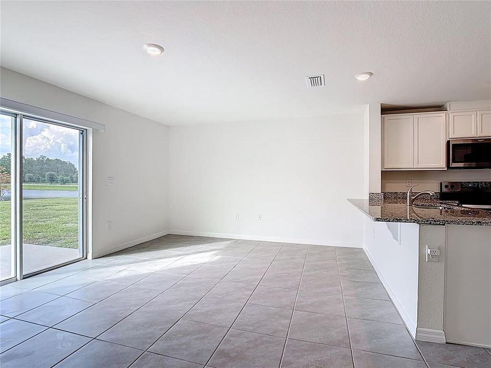 For Rent: $1,900 (3 beds, 2 baths, 1452 Square Feet)