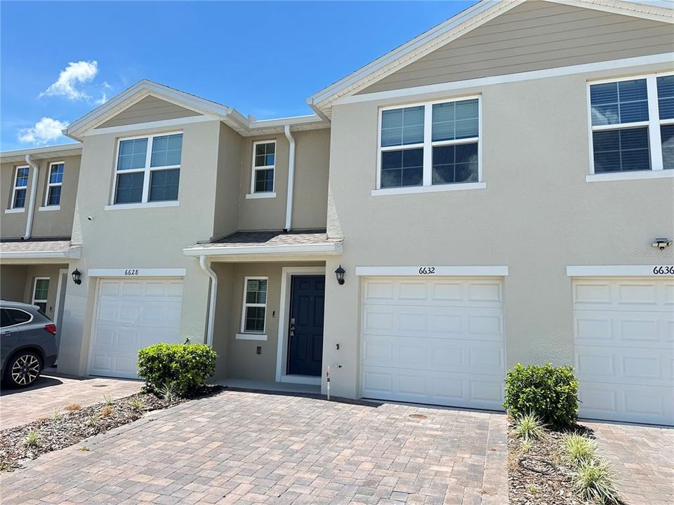 For Rent: $1,900 (3 beds, 2 baths, 1452 Square Feet)