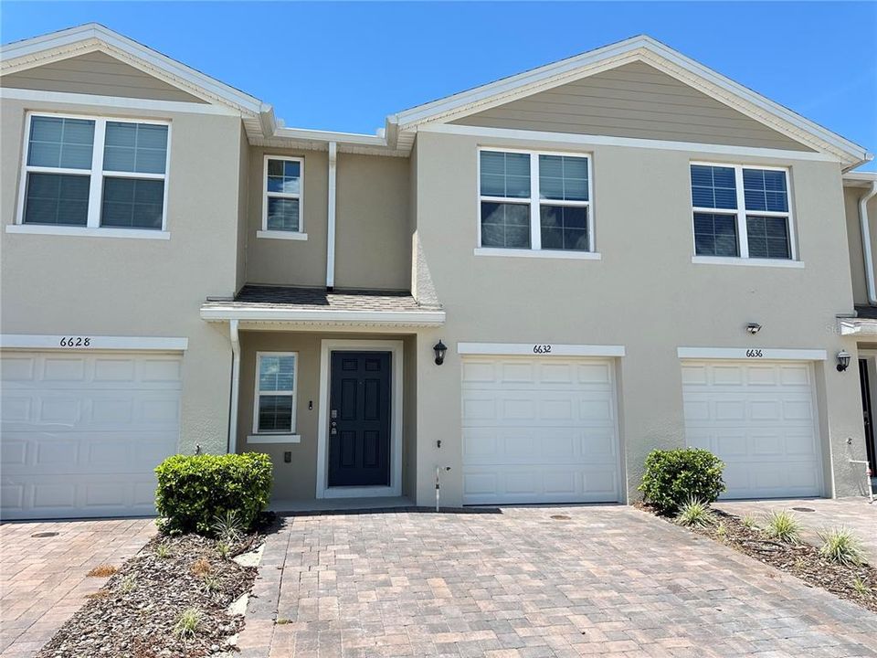 For Rent: $1,900 (3 beds, 2 baths, 1452 Square Feet)