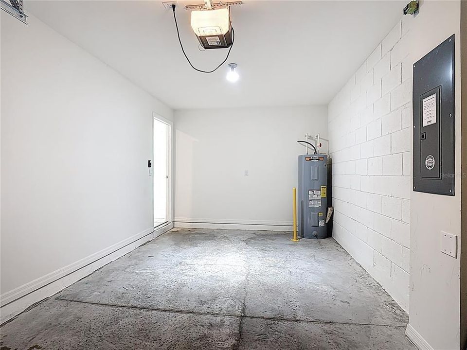 For Rent: $1,900 (3 beds, 2 baths, 1452 Square Feet)